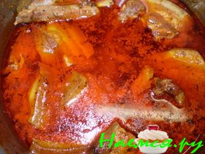 Свиное брюшко с кислой капусткой и яблоком