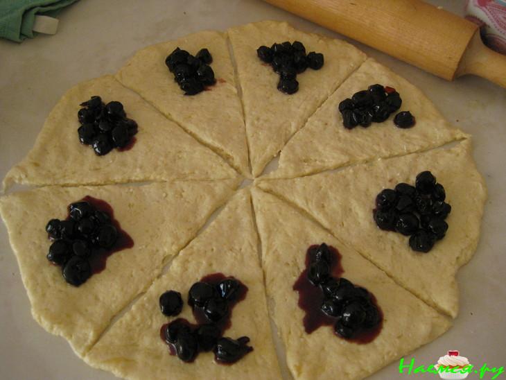 Круассанчики с вишней