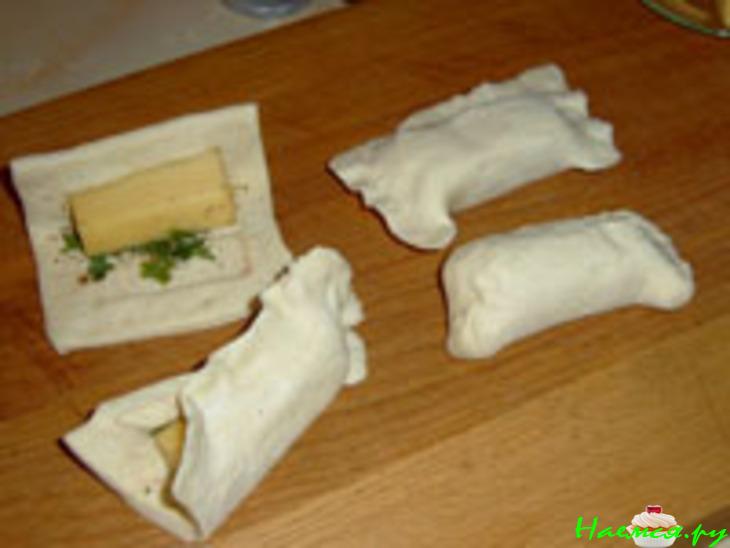 Сырные "пончики" из слоеного теста Сырные "пончики" из слоеного теста