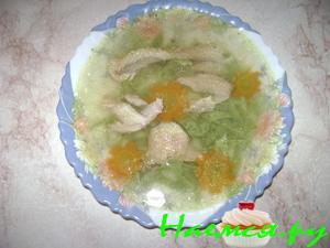 Бульон с зелёной лапшой Бульон с зелёной лапшой