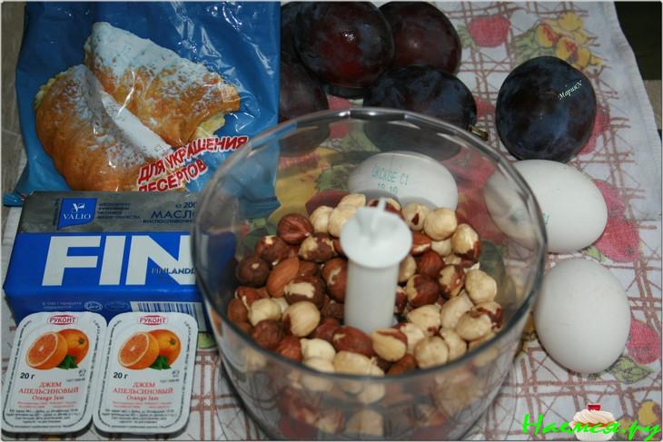 Ореховый пирог со сливами