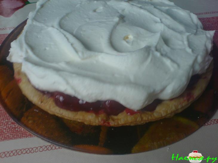 Вишнёвый торт из слоеного теста Вишнёвый торт из слоеного теста