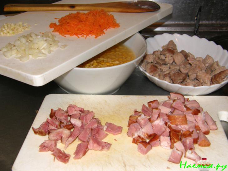 Гороховый суп со свиными ребрышками