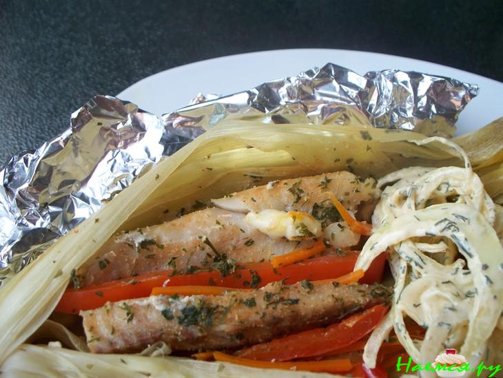 Рыба запечённая в листьях кукурузных початков
