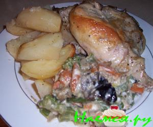 Горячий салат с баклажан, с курицей и картошкой