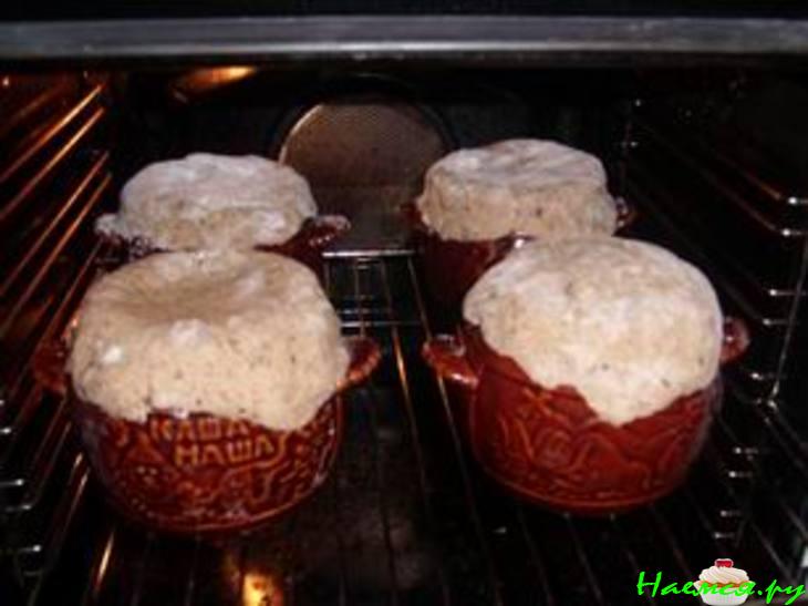 Мясо с овощами в горшочке