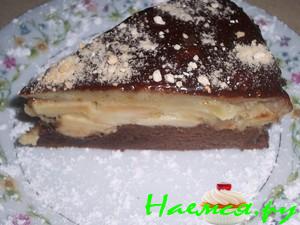 Бисквитная шарлотка в шоколадной глазури