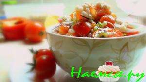 Салат с перловкой и помидорами, лимонная заправка Салат с перловкой и помидорами, лимонная заправка