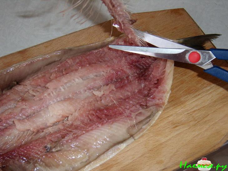 Рулетик рыбный с зеленью и луком