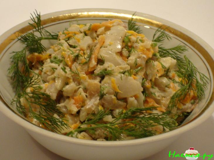Рыбный салат с морковью