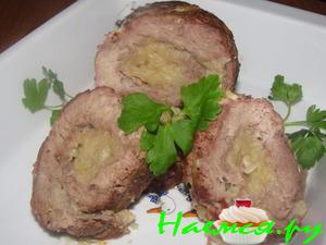 Свиной рулет с грушей