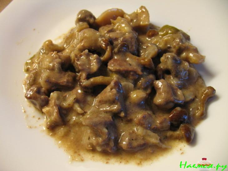 Киш с куриными потрошками, зеленой фасолью и брокколи