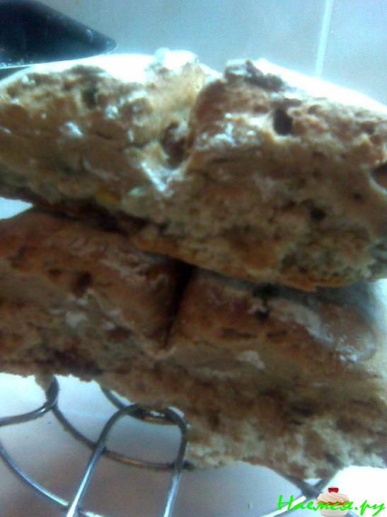 Ржаной хлеб на соде с семечками, изюмом и фисташками