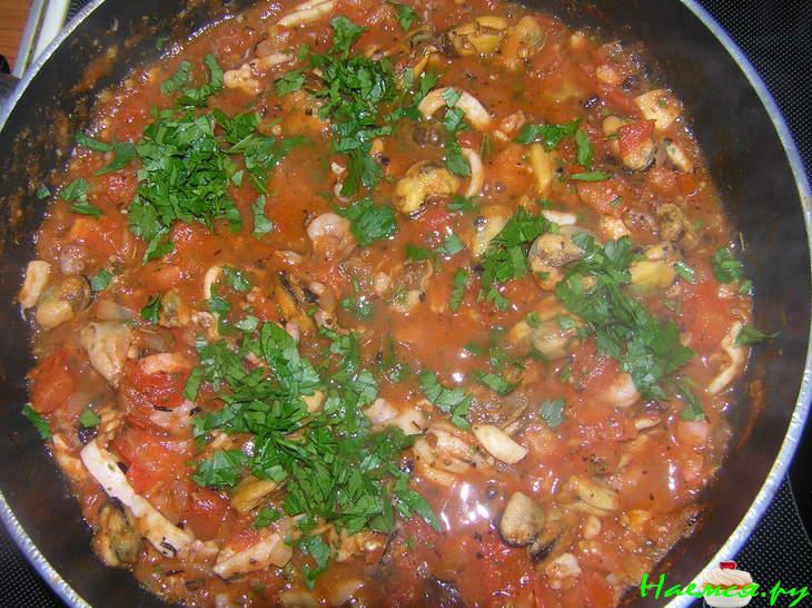 Спагетти с морскими гадами