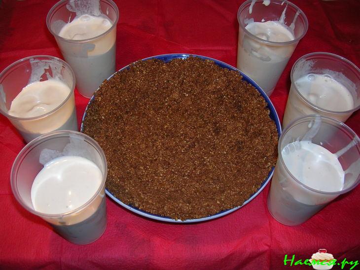 Шоколадный торт с кофейными куличиками из мороженного Шоколадный торт с кофейными куличиками из мороженного