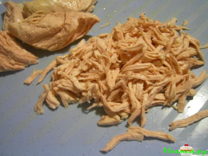 Салат "Юбилейный" с курицей и шампиньонами Салат "Юбилейный" с курицей и шампиньонами