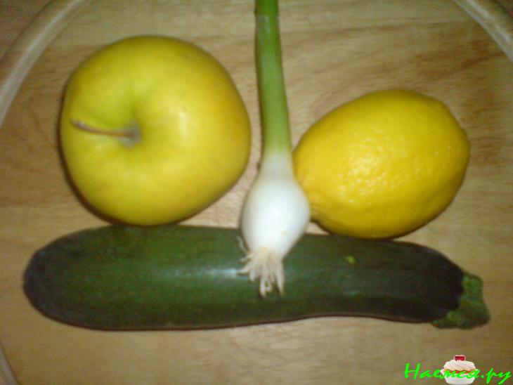 Холодный суп из цуккини и яблок