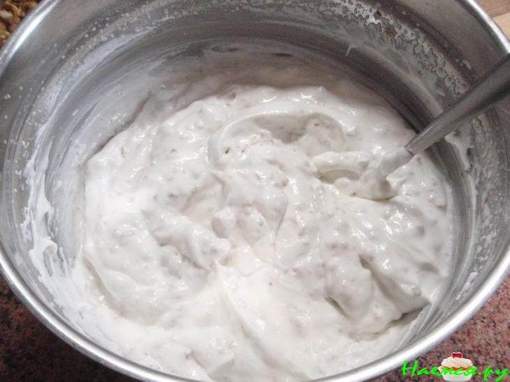 Медовый сметанник с ореховым вкусом