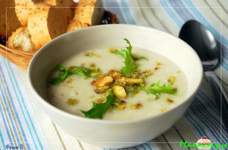 Суп-пюре из курицы с фисташками