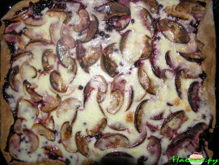 Пирог брусничный с яблоками и бананом