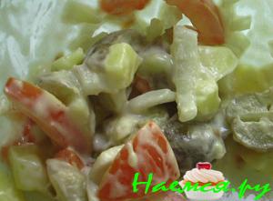Салат картофельный с помидорами и сыром