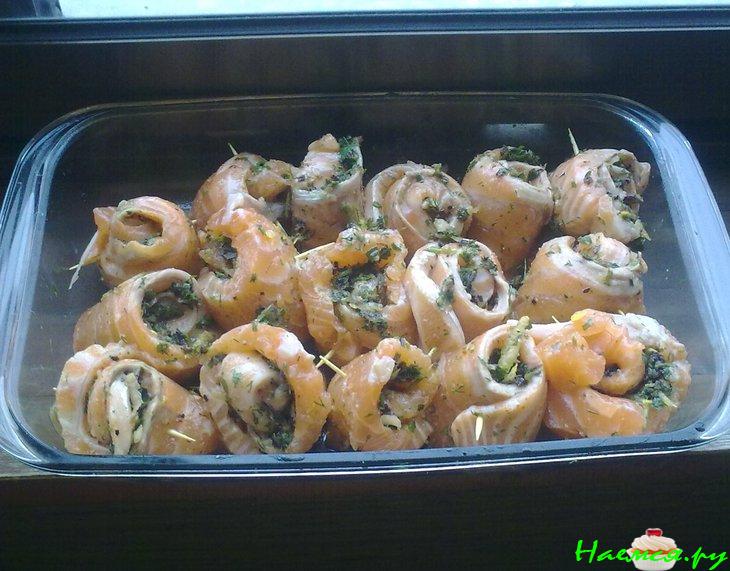 Рыбные рулетики с семгой