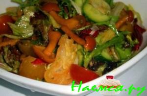 Зелёный салат с маринованными грибочками