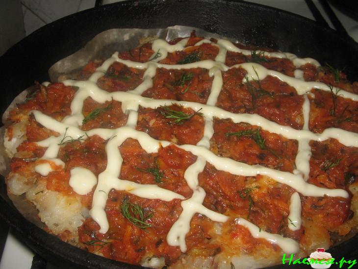 Рыба запеченная под малосольным огурчиком