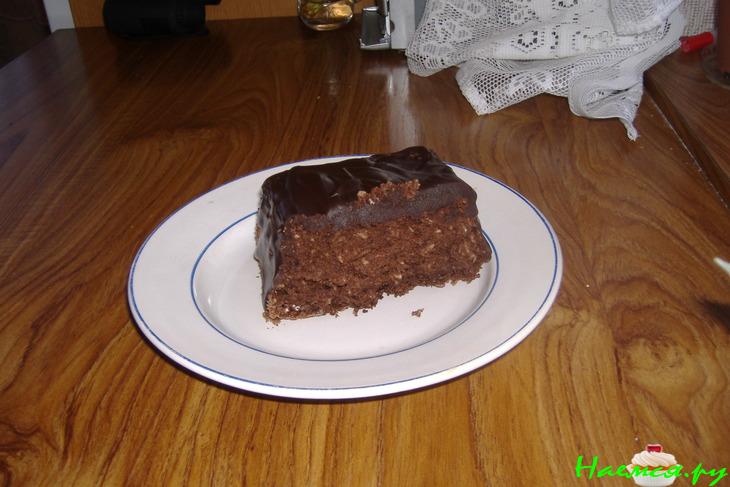 Шоколадный пирог с орехами, лимоном и кокосовой стружкой