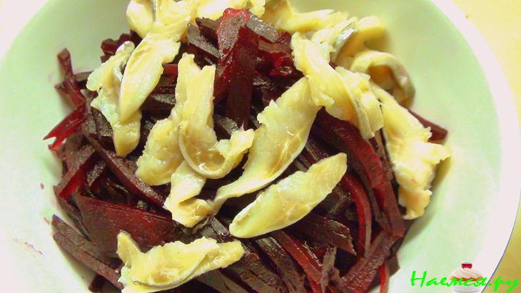 Салат с селёдочкой и свеклой