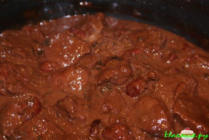 Телятина с вишней и розмарином в шоколадном соусе