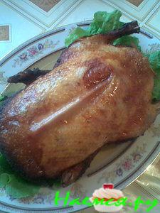 Фаршированная утка домашней лапшой и печенкой