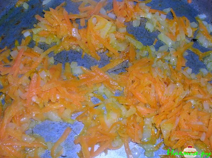 Густой чечевичный суп с копчеными свиными ребрышками