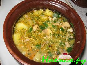 Наваристый суп в горшочке