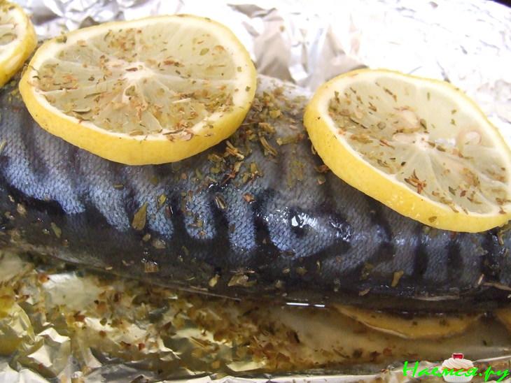 Норвежская скумбрия с лимоном и орегано, запеченная в фольге