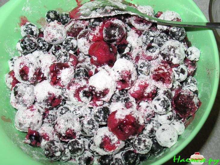 Песочный пирог с вишней и черной смородиной Песочный пирог с вишней и черной смородиной