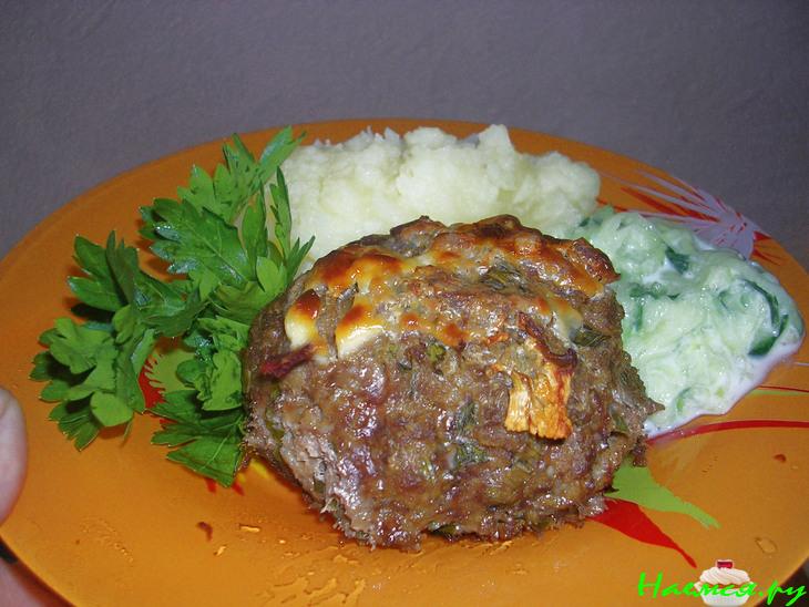 Котлеты с начинкой из оливок с сыром