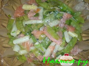 Салат из спаржи, стручков горошка и рыбы Салат из спаржи, стручков горошка и рыбы