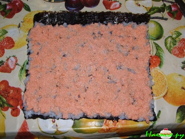 Роллы с авокадо, с икрой мойвы