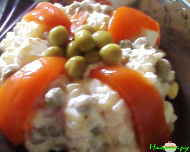 Салат с рыбой и маринованным перцем Салат с рыбой и маринованным перцем