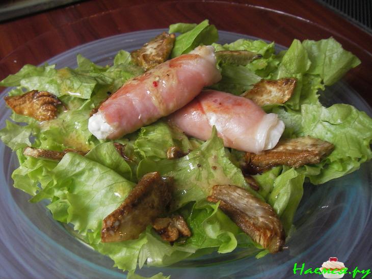 Салат с артишоками и козьим сыром