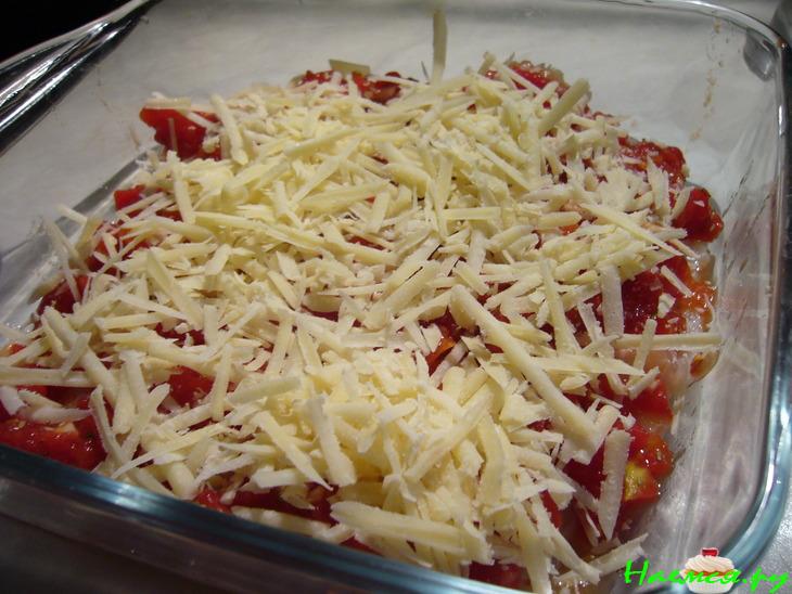 Запеченная рыба с помидорами