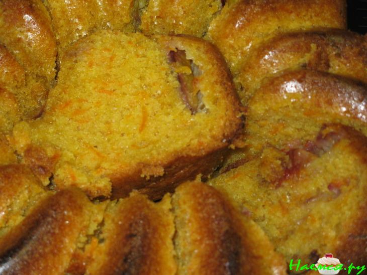 Кекс морковный со сливой