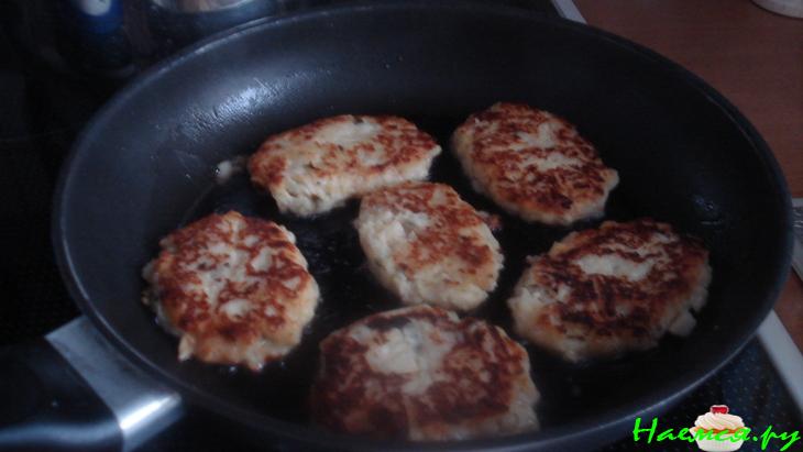 Творожники по-немецки 'Яблоки с земляными яблоками'