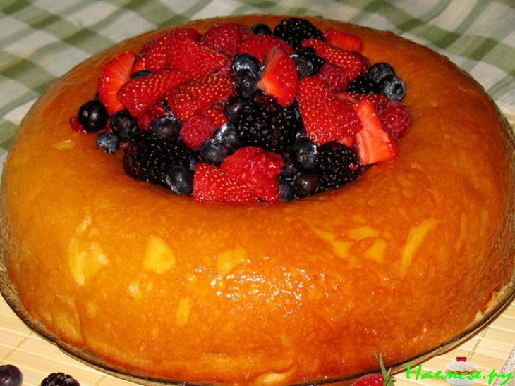 Саварин со свежими ягодами Саварин со свежими ягодами