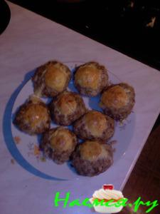 Ватрушки из говядины и свинины с начинкой из сыра Ватрушки из говядины и свинины с начинкой из сыра