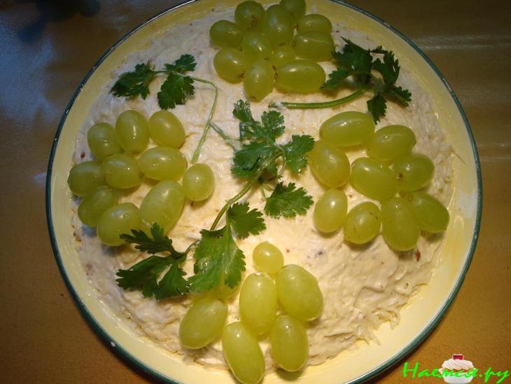 Салат "Виноградная гроздь" Салат "Виноградная гроздь"