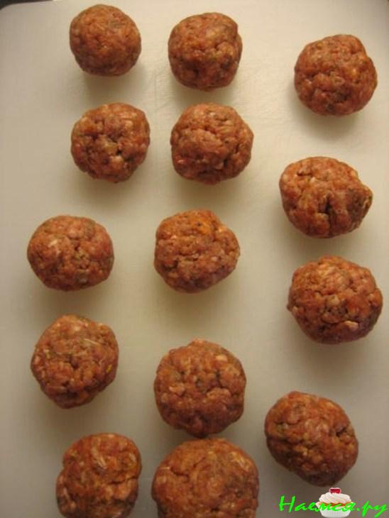 Тефтели с грибным соусом