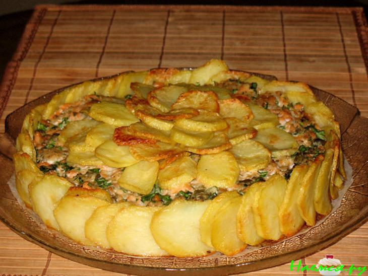 Картофельная шарлотка с сёмгой