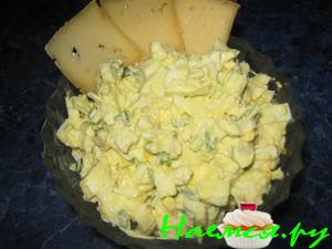 Яичный салат с зеленым луком